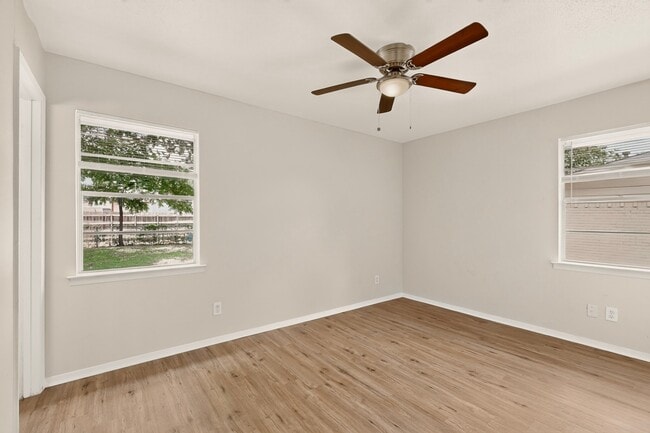 Building Photo - 802 Wisteria Way