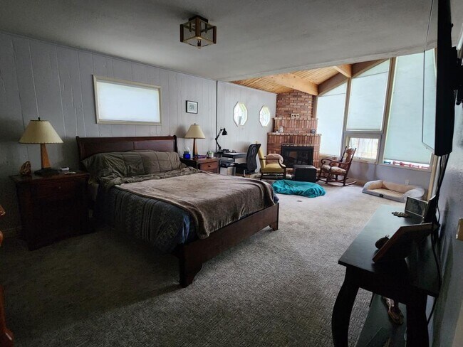 Building Photo - 2479 Holiday Ranch Loop Rd