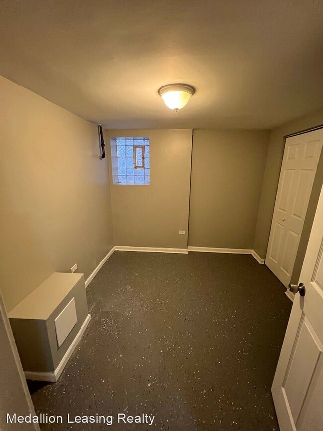 Building Photo - 4 br, 2 bath House - 7312 S Oakley Ave