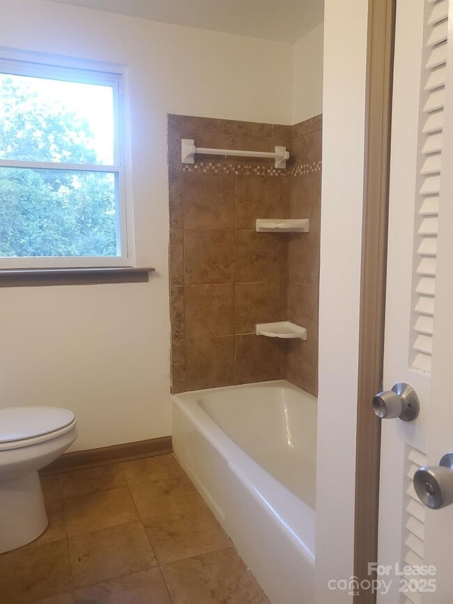 Building Photo - 3405 Erinbrook Ln