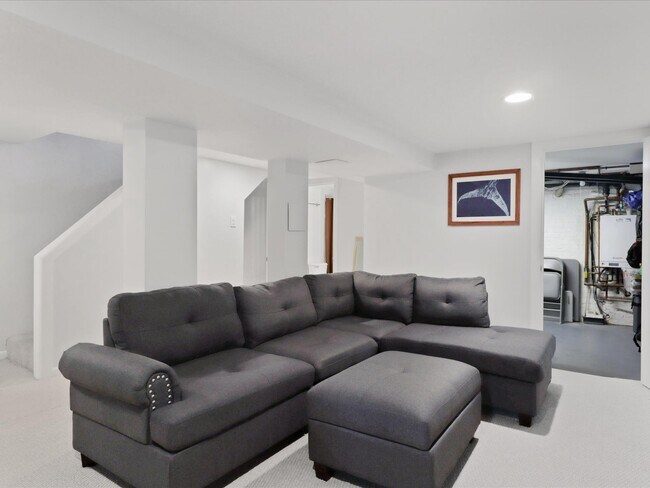 Building Photo - 1813 Bay St SE