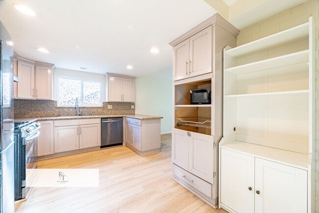 Building Photo - 3 Bed | 2 Bath Single-Family Home in Walnut Valley Unified School District