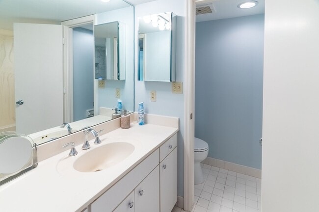 Building Photo - Annual Rental Available Now!!! Stunning 2BR/3BA 9th Floor Condo, Turnkey, Furnished