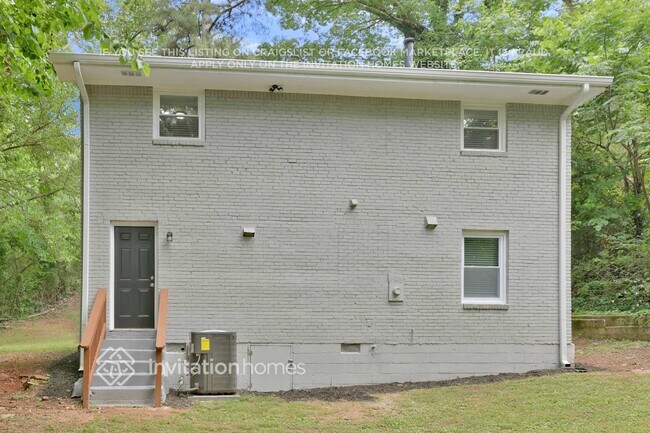 Building Photo - 1721 Flintwood Dr SE