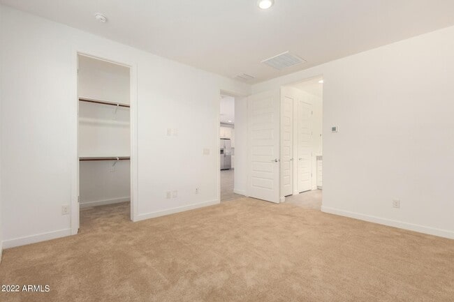 Building Photo - 132 E Teakwood Dr