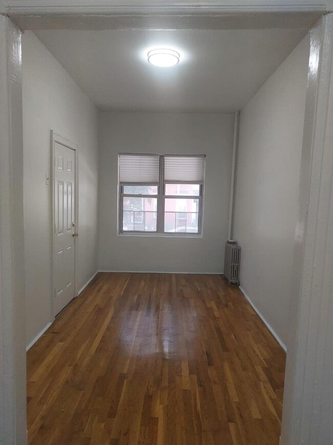 Building Photo - 585 Carroll St