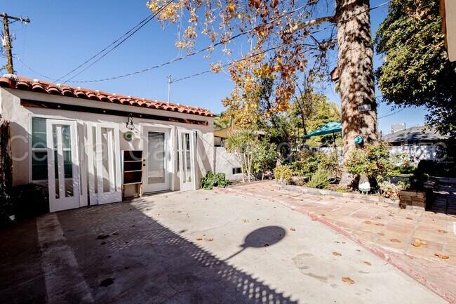 Building Photo - 3 Bedroom/2.5 Bath Home with a Mother In Law Unit - $2595 per month!