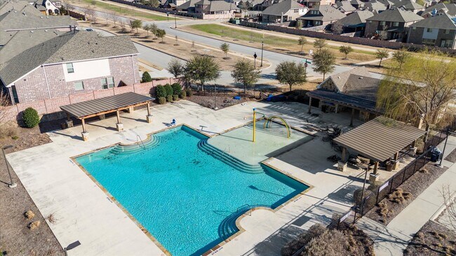 Building Photo - 1412 Summer Ln