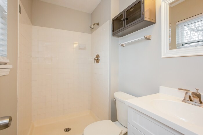 Building Photo - 8223 Maple Leaf Ct