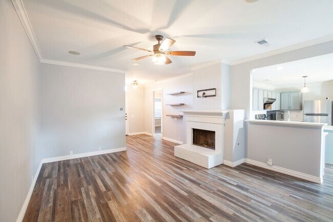 Building Photo - 3103 Creekwood Dr