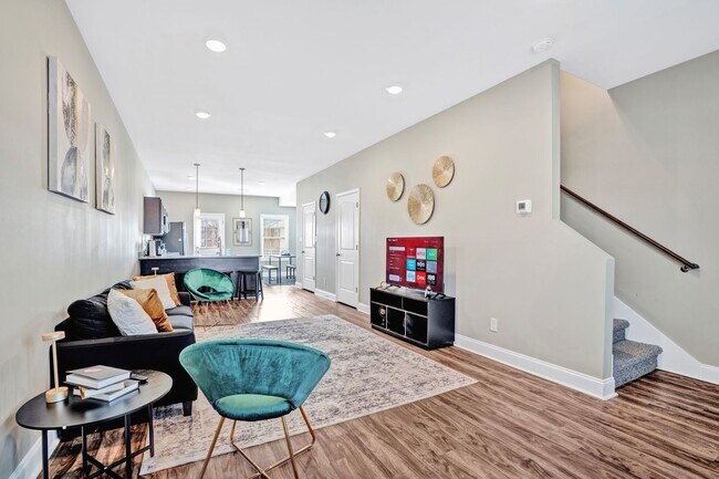 Building Photo - Legacy Executive Retreat | Modern 2BR Townhome for Professionals & Extended Stays