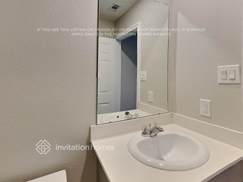 Building Photo - 18714 Charter Elm Dr