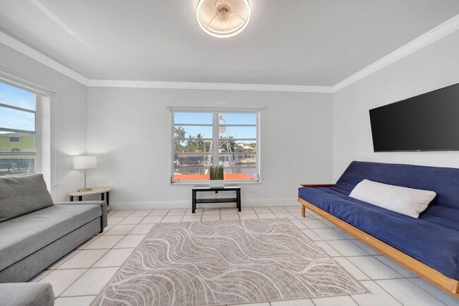 Building Photo - 2724 NE 14th St