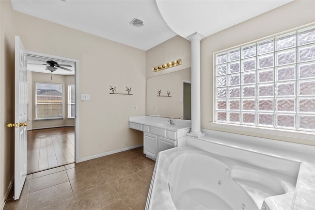 Building Photo - 1111 Blue Leaf Dr