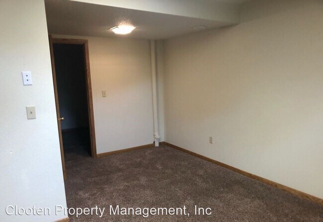 Building Photo - 3 br, 1.5 bath House - 3740 Renee Drive