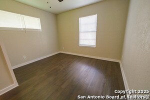Building Photo - 219 Leonidas Dr