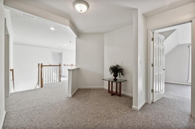 Building Photo - 508 Huntington Pl