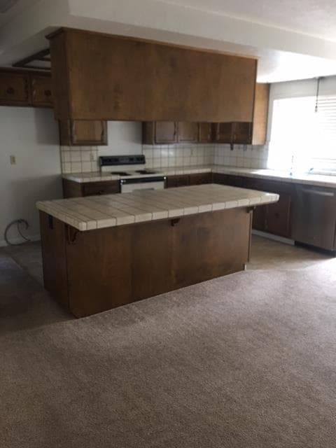 Building Photo - Single family house ready to be called home