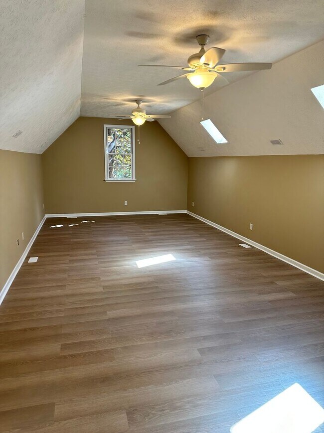 Building Photo - Beautiful home for rent in Fords Colony! Available Now!