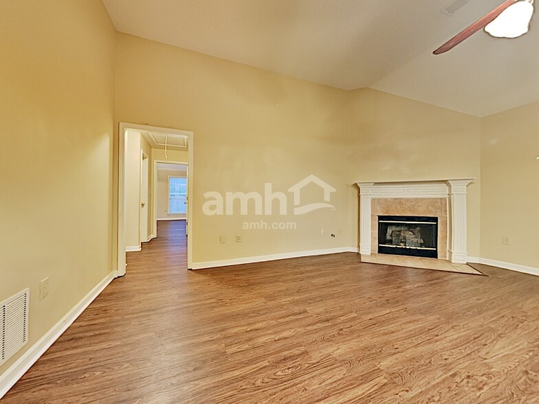 Building Photo - 9357 Bryant Trent Blvd