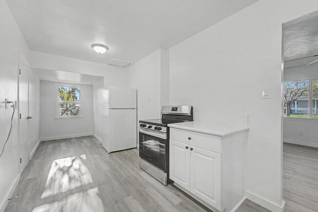 Building Photo - Beautifully Remodeled 3-Bedroom Home with Modern Upgrades