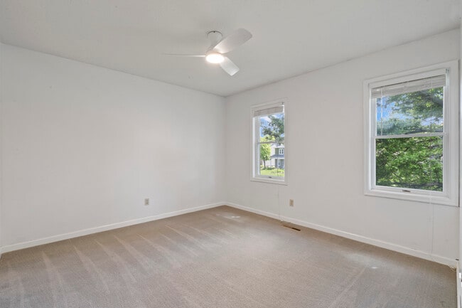 Building Photo - 4690 Lindbergh Dr