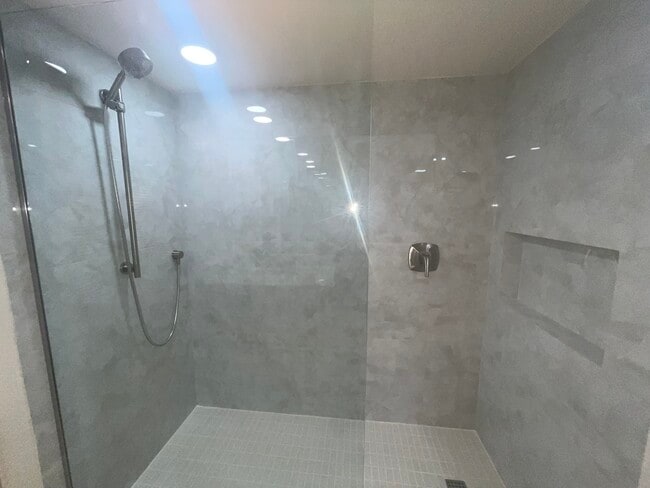 Building Photo - 988 Boulevard of the Arts