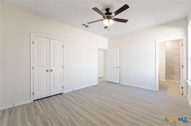 Building Photo - 508 W Avenue A