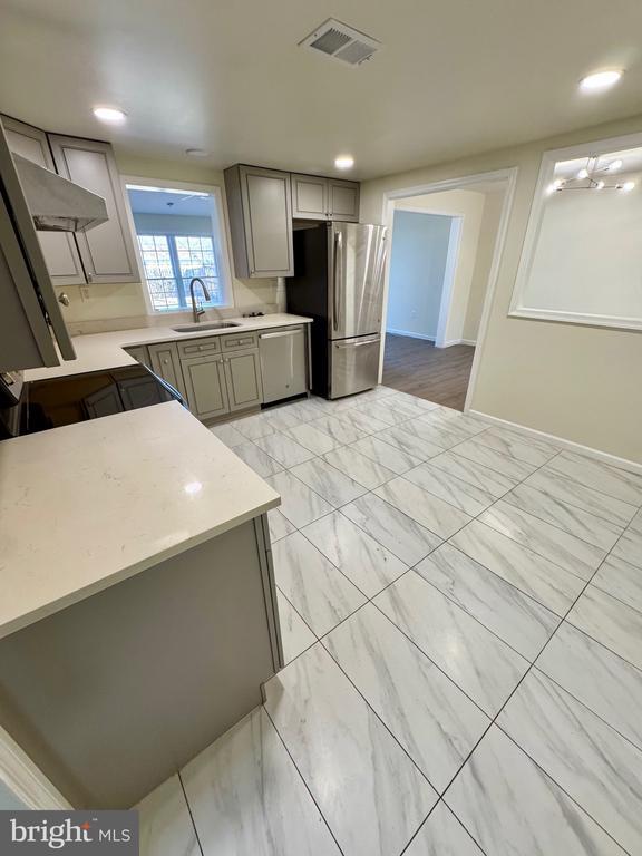 Building Photo - 1040 Springhill Way