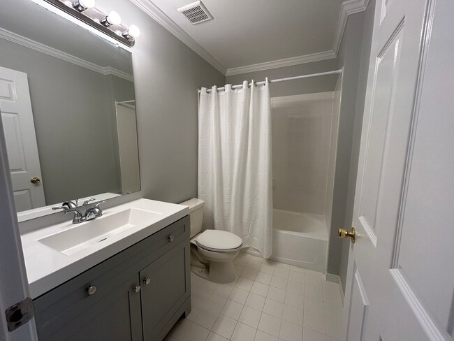 Building Photo - 450 Hartford Dr