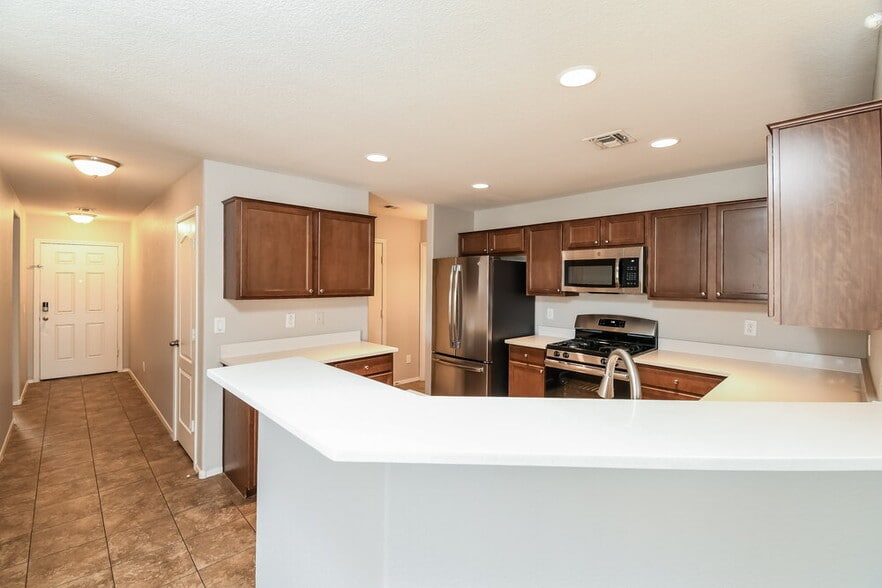 Building Photo - 1126 E Daniella Dr