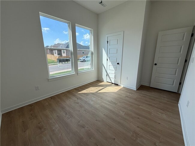 Building Photo - 5231 Nicolas Ave