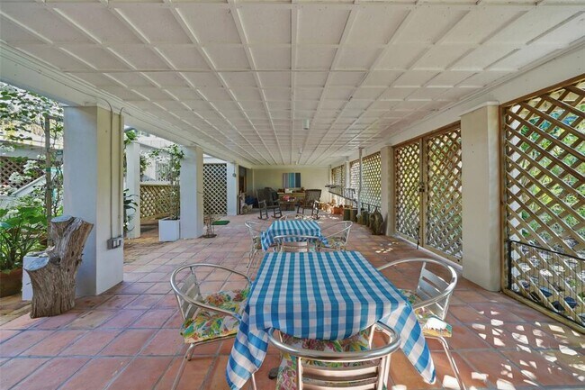 Building Photo - 700 Lands End Dr