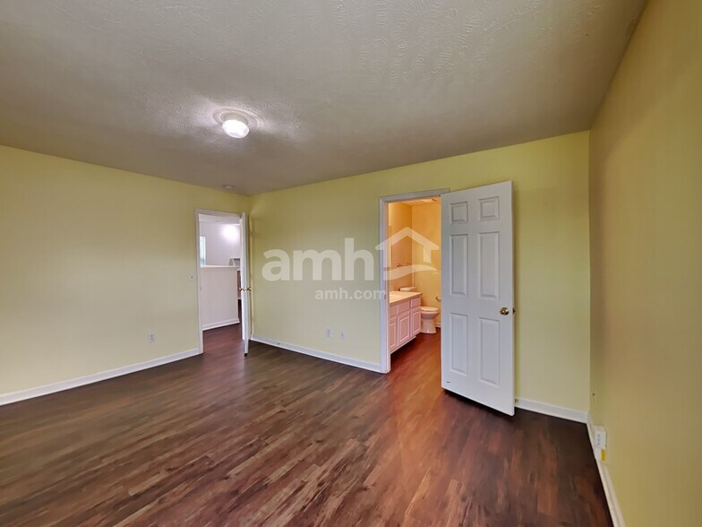 Building Photo - 4179 Longfellow Dr