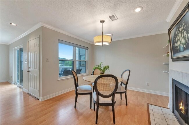 Building Photo - 1907 Glencove Dr