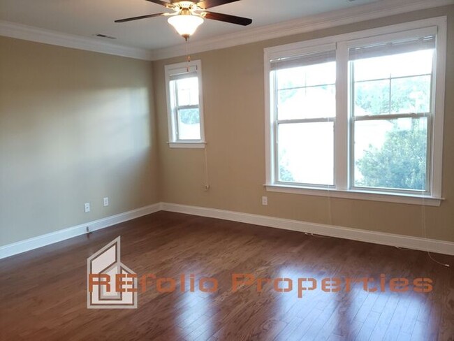Building Photo - Lovely 3 Story 3 Bedroom 3.5 Bath 1 Car-Ga...