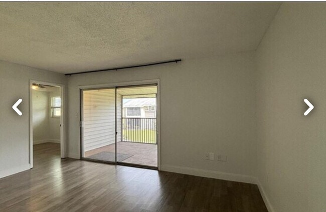 Building Photo - 836 Sky Lake Cir