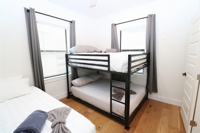 Building Photo - 5506 Avenue Q