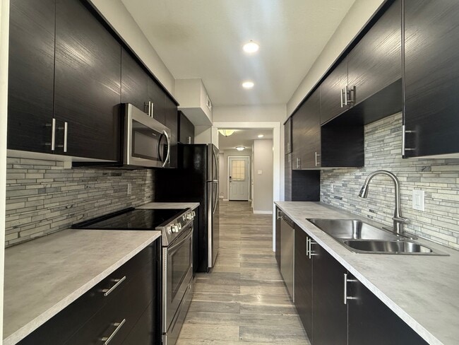 Building Photo - 8299 Kingsbrook Rd