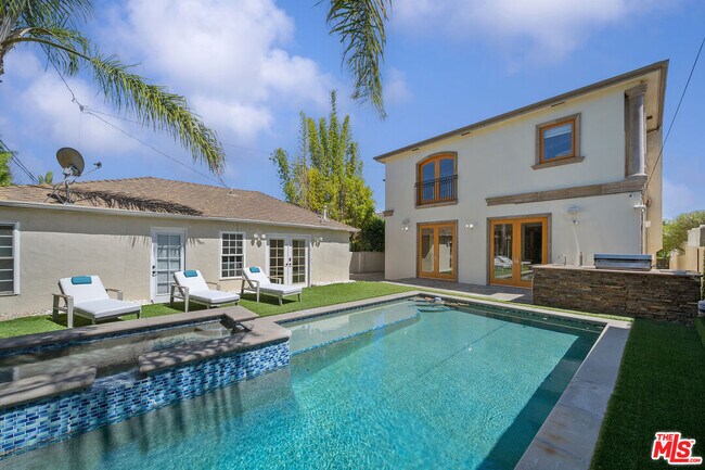 Building Photo - 9033 Cresta Dr