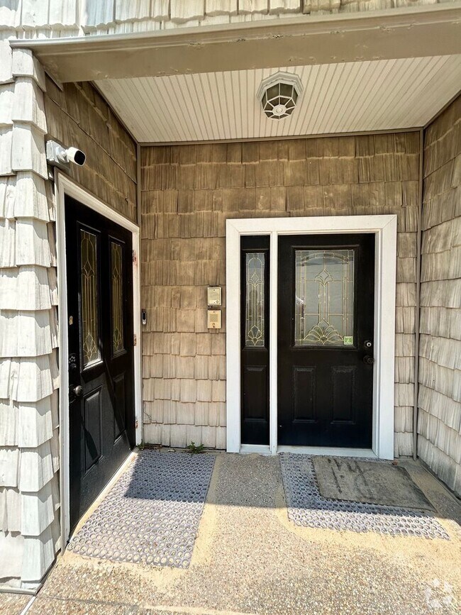 Building Photo - 2852 Charlemagne Dr