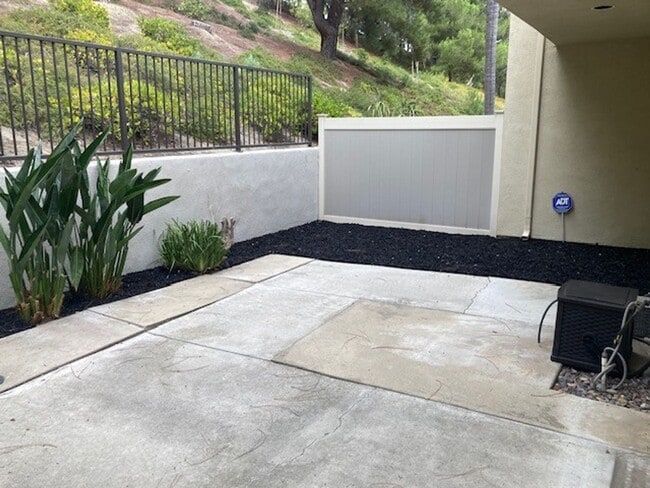 Building Photo - 3 Bedroom 3 Bath Home Located in the gated...