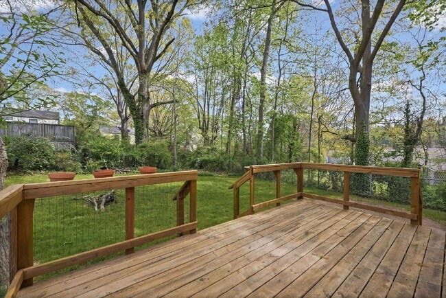 Building Photo - 441 Oak Dr