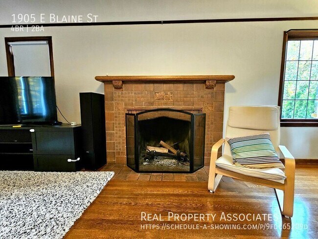 Building Photo - 1905 E Blaine St