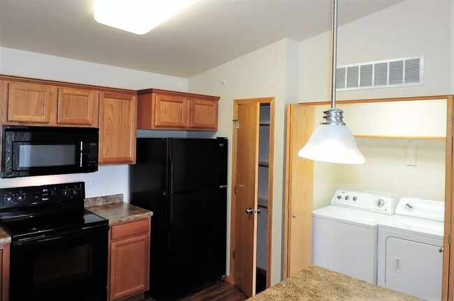 Building Photo - $1,085 | 2 Bedroom, 2 Bathroom 3rd Floor C...