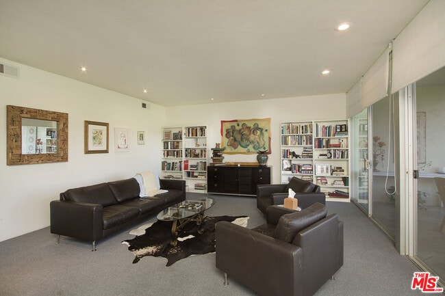 Building Photo - 501 Desert Lakes Cir