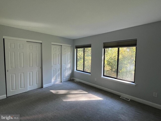 Building Photo - 42 Landmark Dr