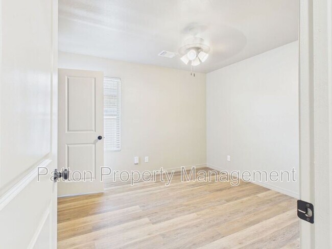 Building Photo - 1124 Caprock St