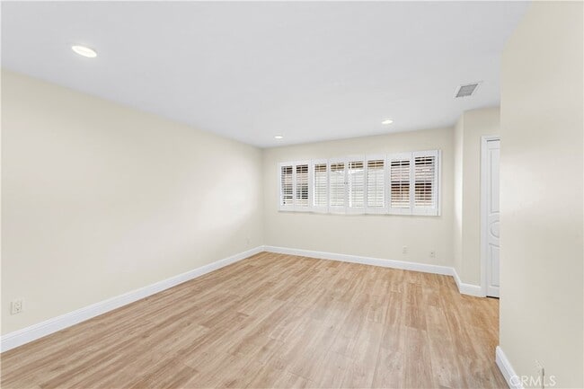 Building Photo - 7 Blue Lagoon