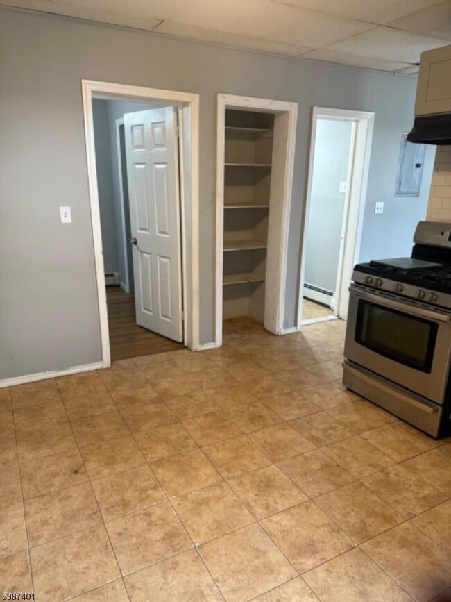 Building Photo - 85 Holsman St